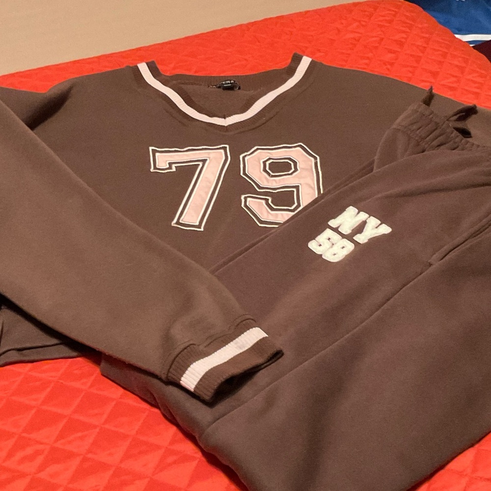 Brown Sweatshirt and Joggers Set with Pink & White Accents